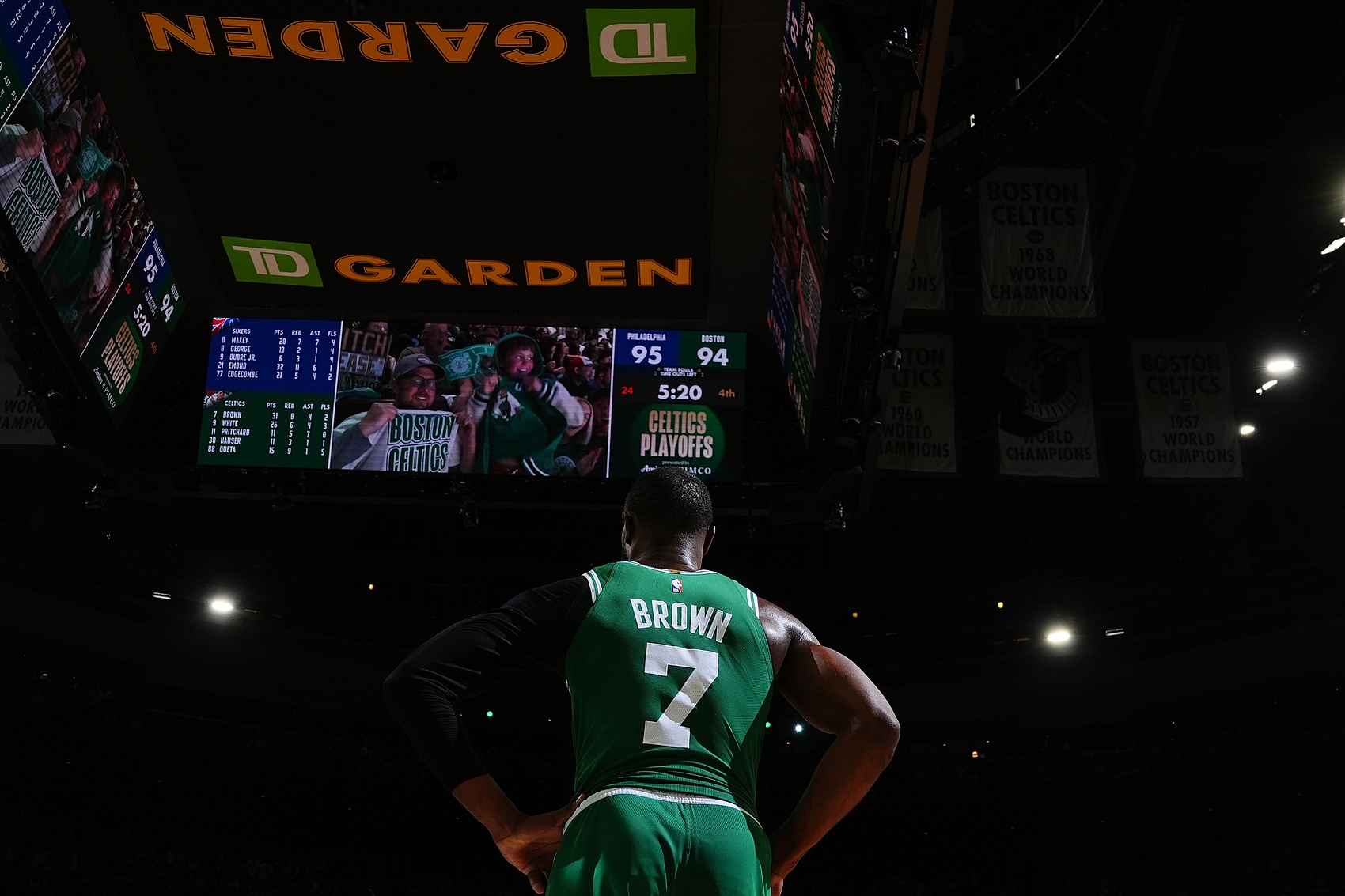 狼记：绿军和森林狼商讨过杰伦·布朗交易 前者想要戈贝尔和里德